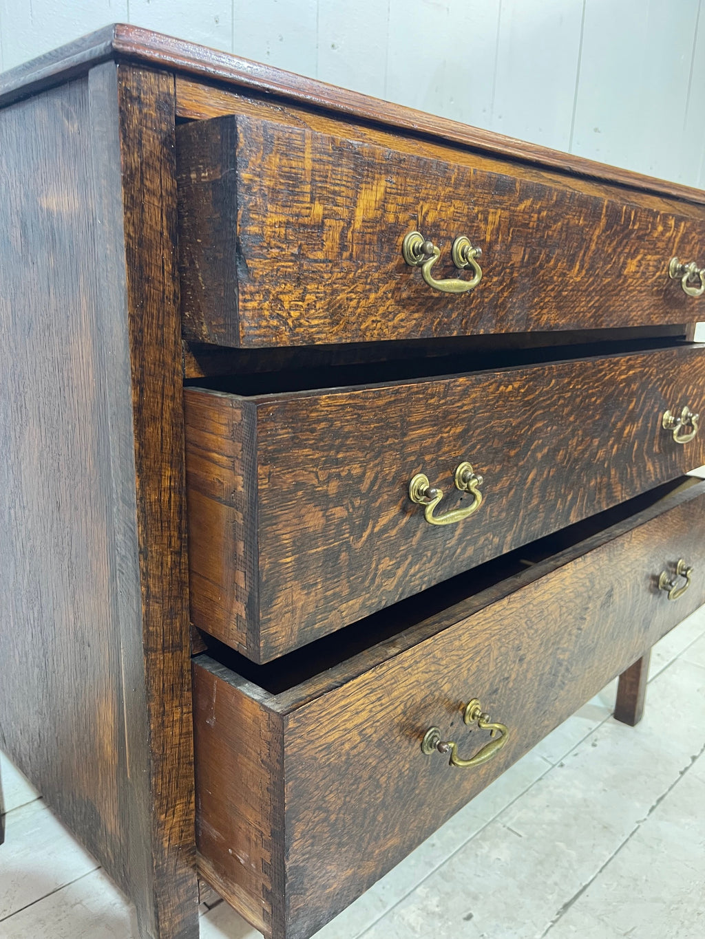 Victorian Graduated Chest of Drawers in Oak