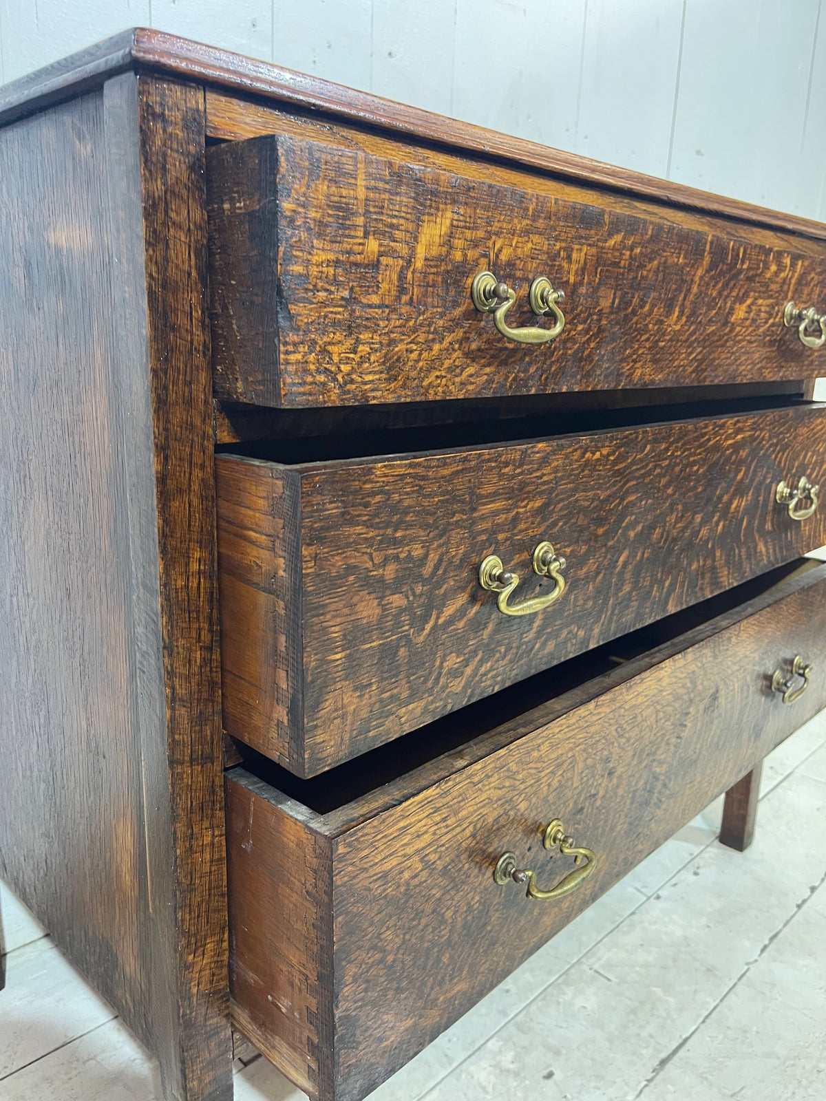 Victorian Graduated Chest of Drawers in Oak