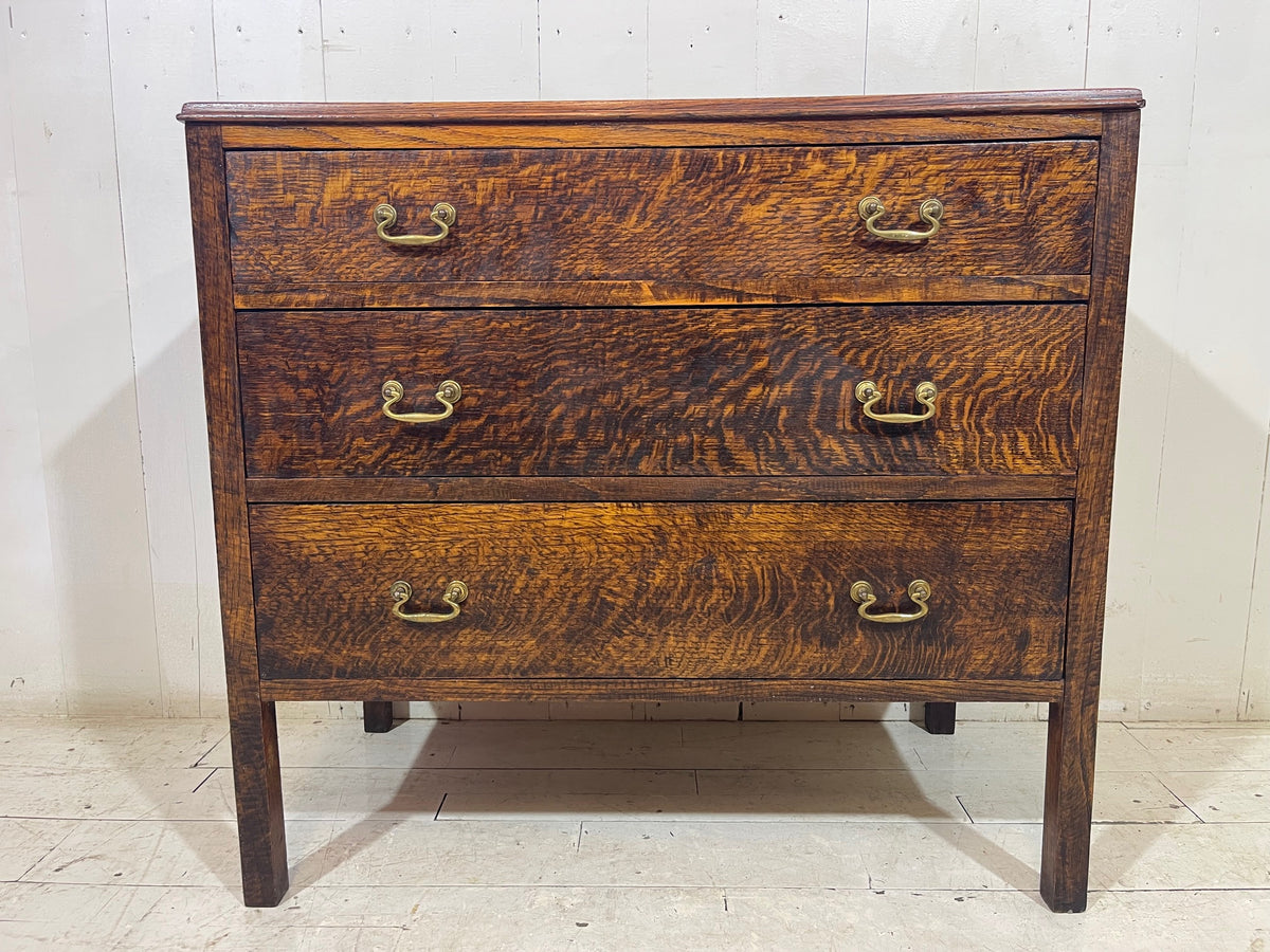 Victorian Graduated Chest of Drawers in Oak