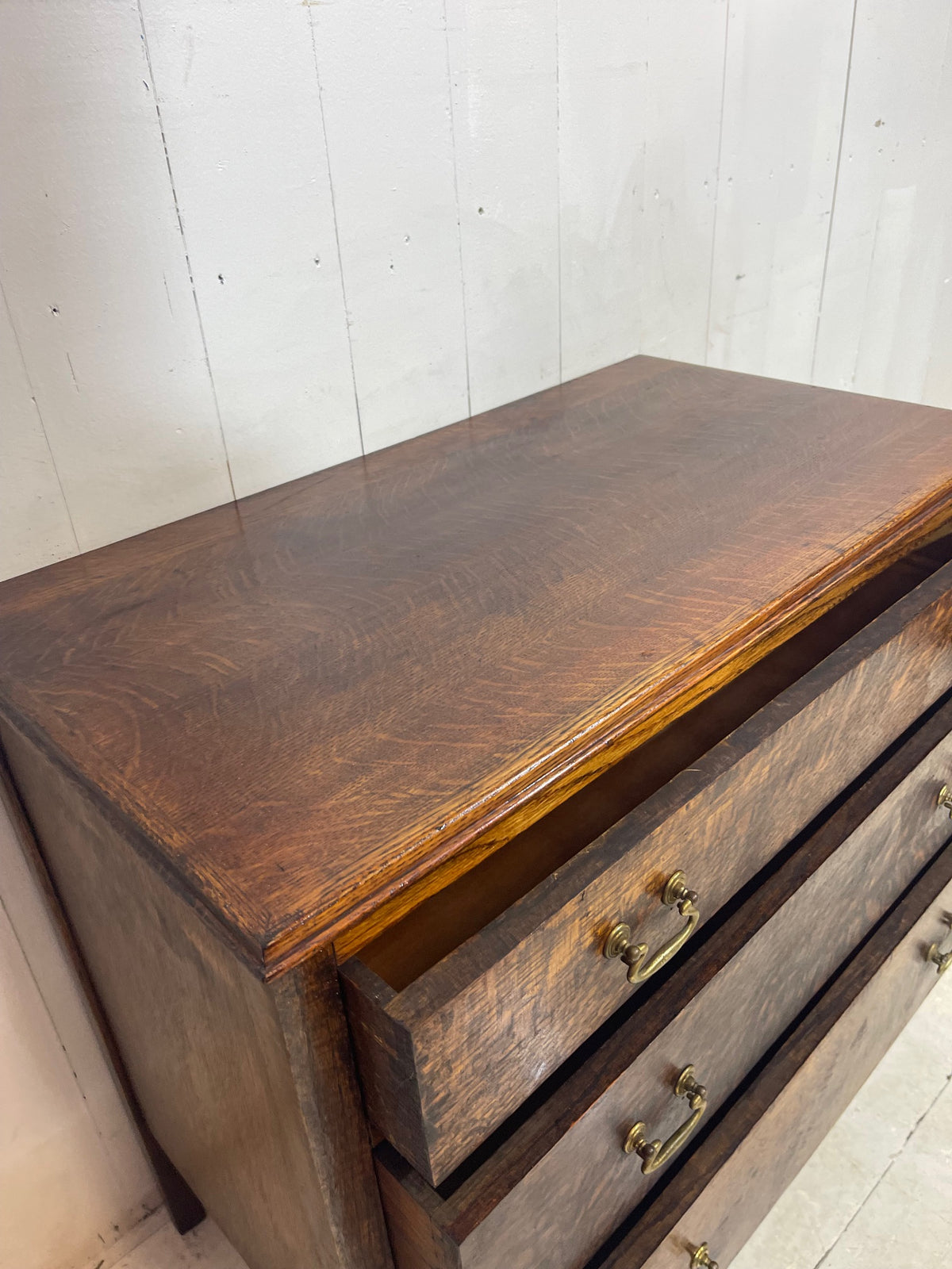 Victorian Graduated Chest of Drawers in Oak