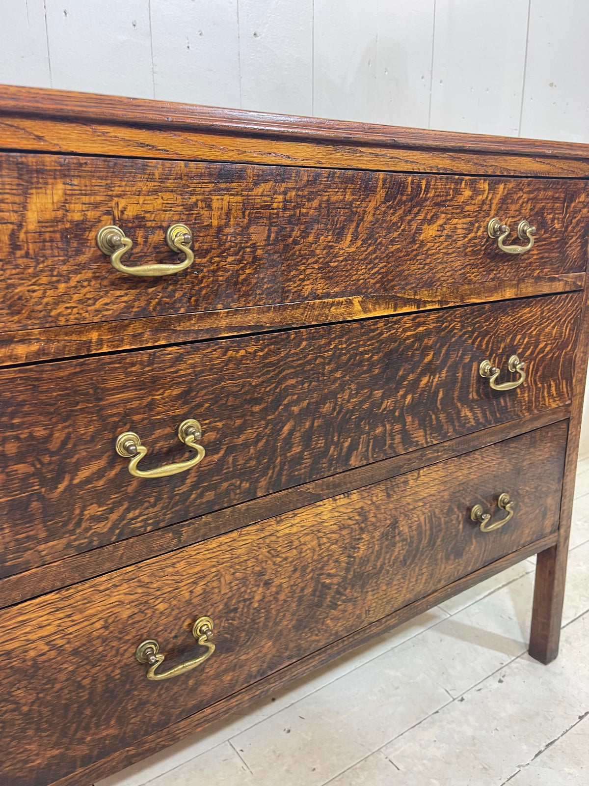 Victorian Graduated Chest of Drawers in Oak