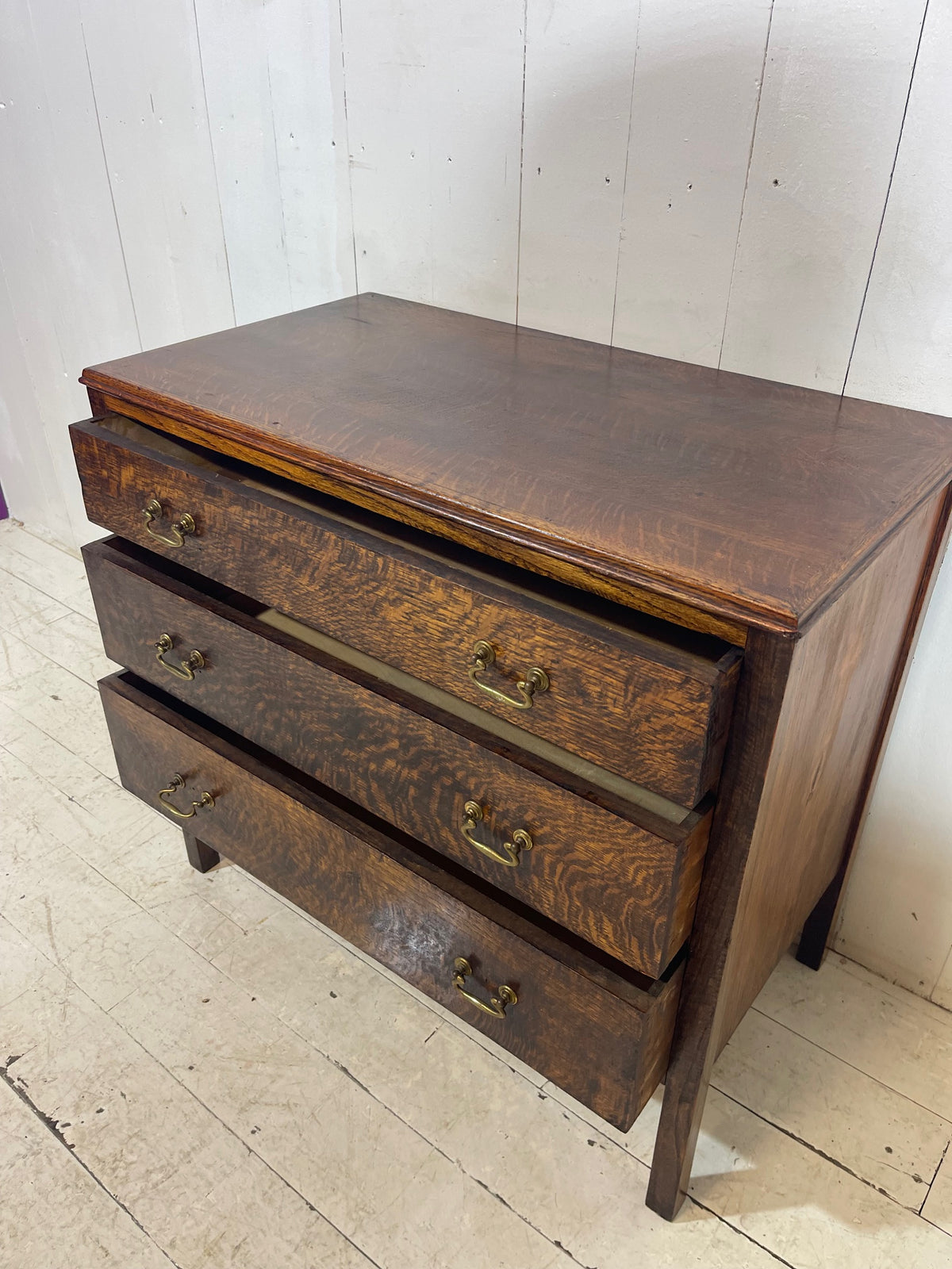 Victorian Graduated Chest of Drawers in Oak