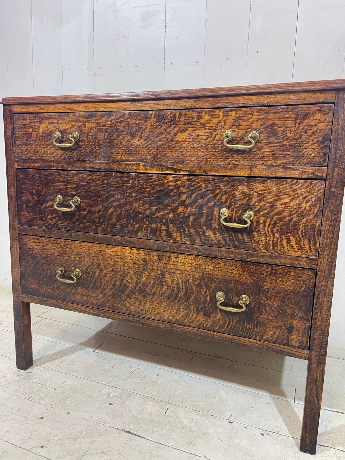 Victorian Graduated Chest of Drawers in Oak