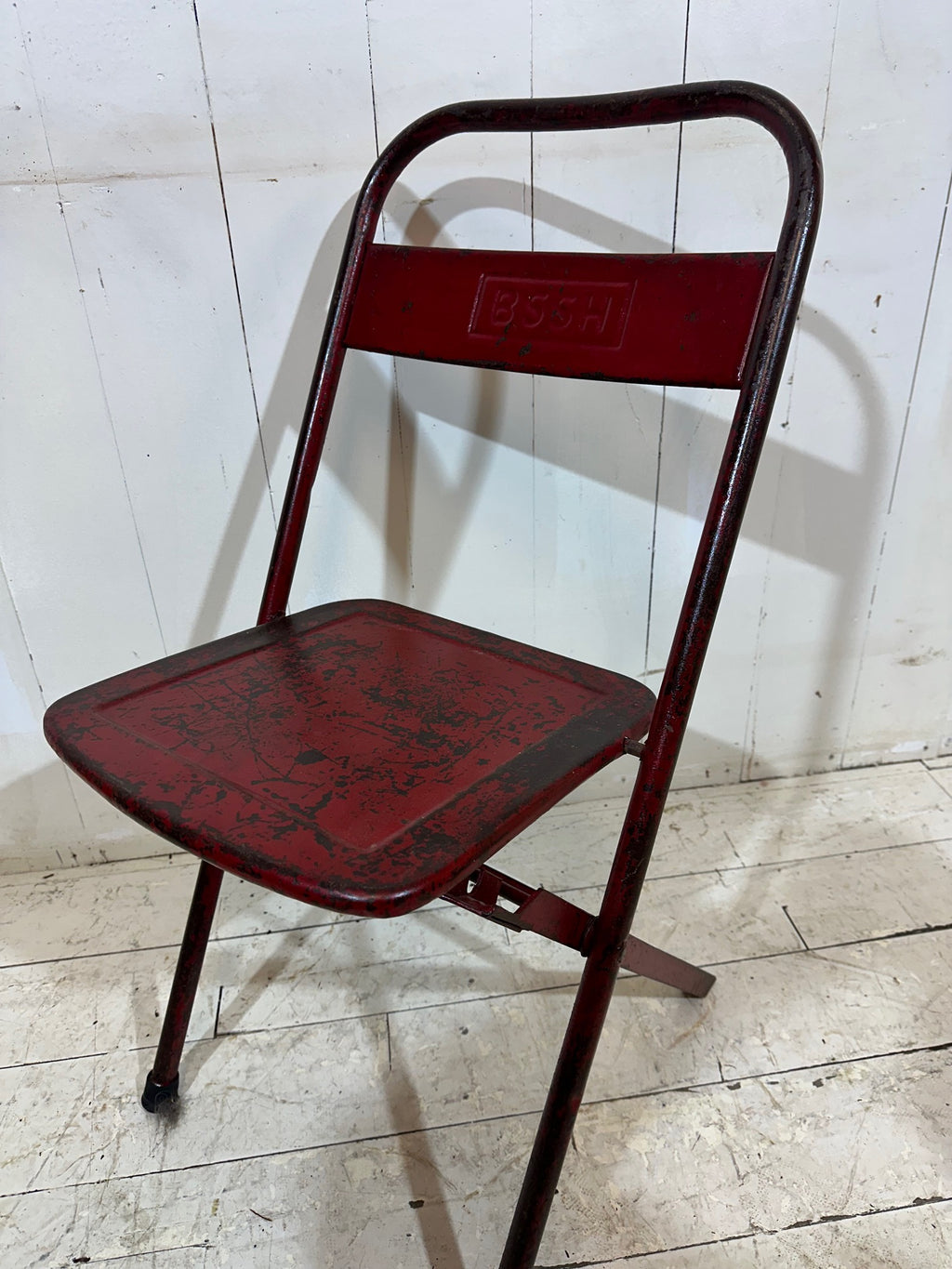 WW2 Folding Mess Chair – Distressed Red Finish