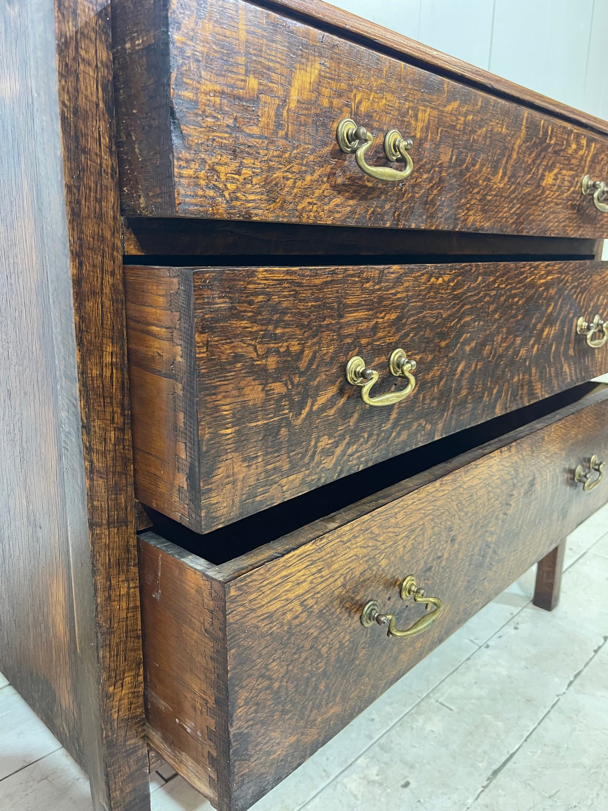Victorian Graduated Chest of Drawers in Oak