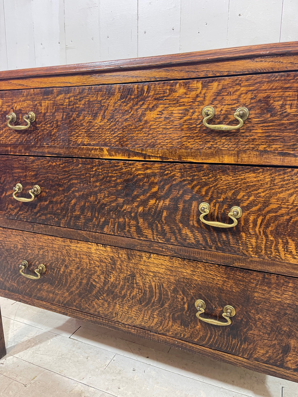 Victorian Graduated Chest of Drawers in Oak