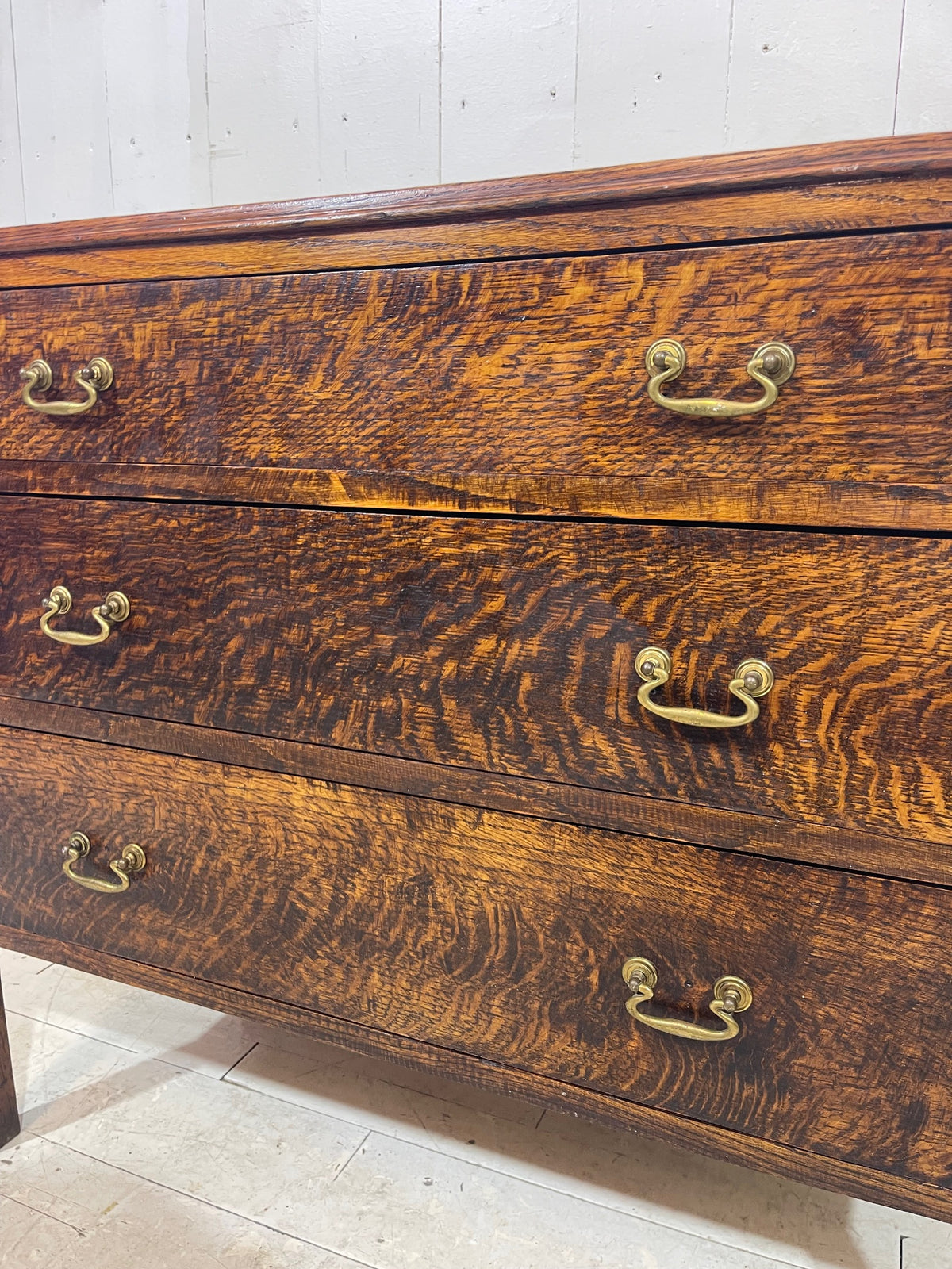 Victorian Graduated Chest of Drawers in Oak